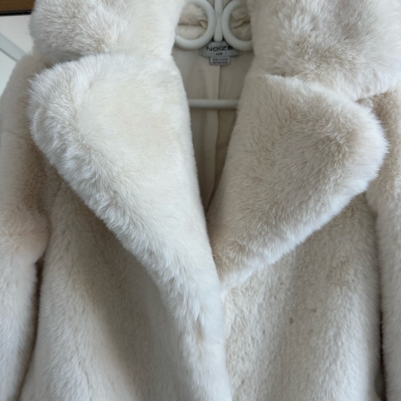 NOIZE faux fur jacket in cream - Picture 3 of 6